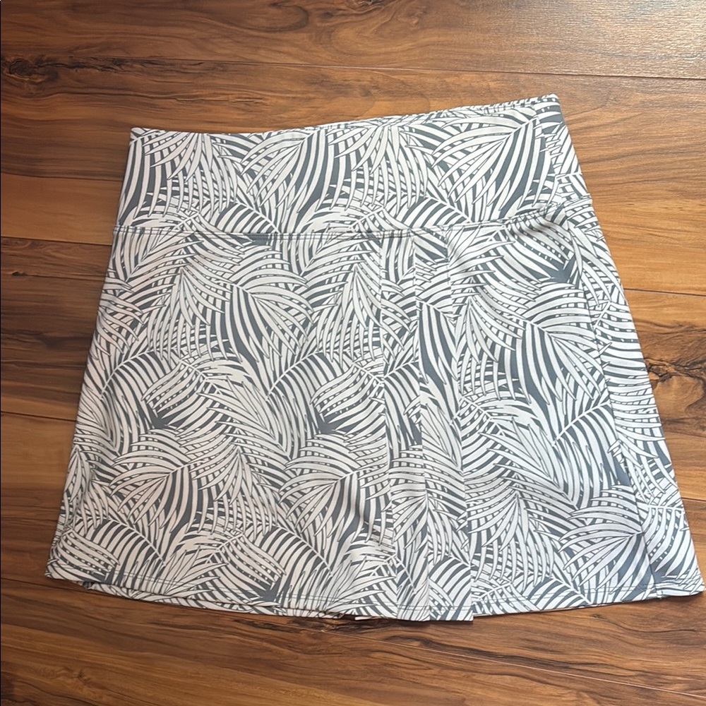 Tommy Bahama Golf Gray and White  Mini Skort